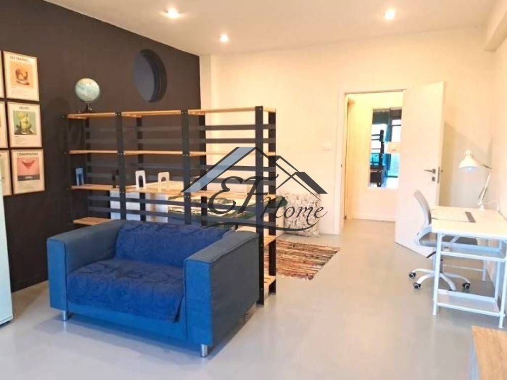 Ενιαίος χώρος κουζίνα-σαλόνι-υπνοδωμάτιο