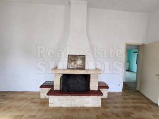 Σαλόνι με τζάκι