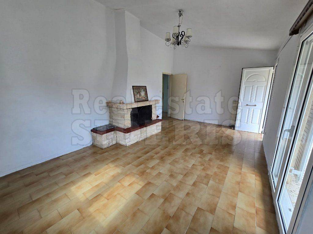 Σαλόνι με τζάκι