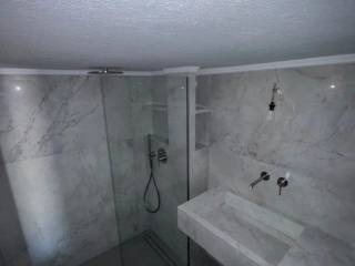 Forumland Real Estate, Μπάνιο