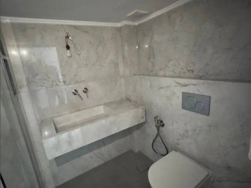 Forumland Real Estate, Μπάνιο