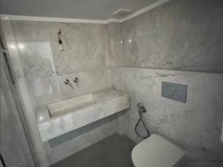 Forumland Real Estate, Μπάνιο