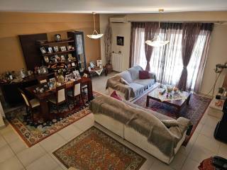 Luxuriously constructed maisonette