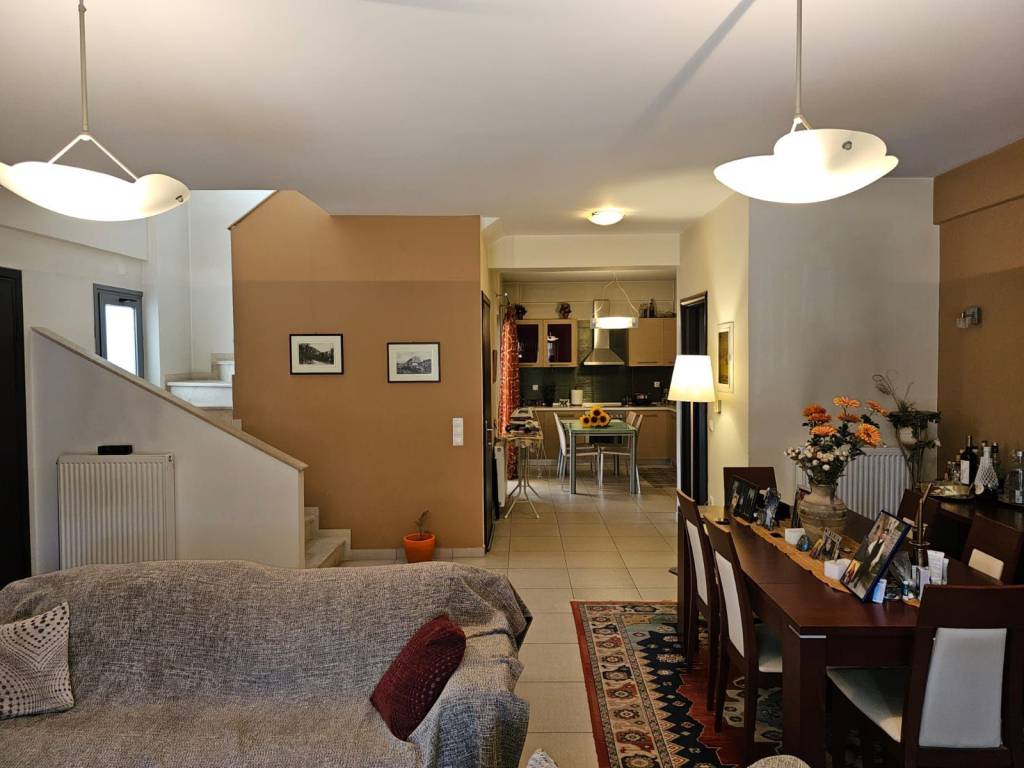 Luxuriously constructed maisonette