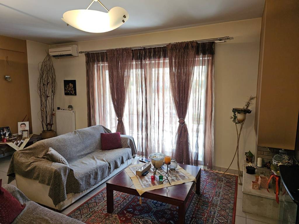 Luxuriously constructed maisonette