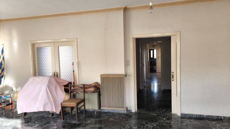 ΣΑΛΟΝΙ - ΤΡΑΠΕΖΑΡΙΑ