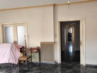 ΣΑΛΟΝΙ - ΤΡΑΠΕΖΑΡΙΑ