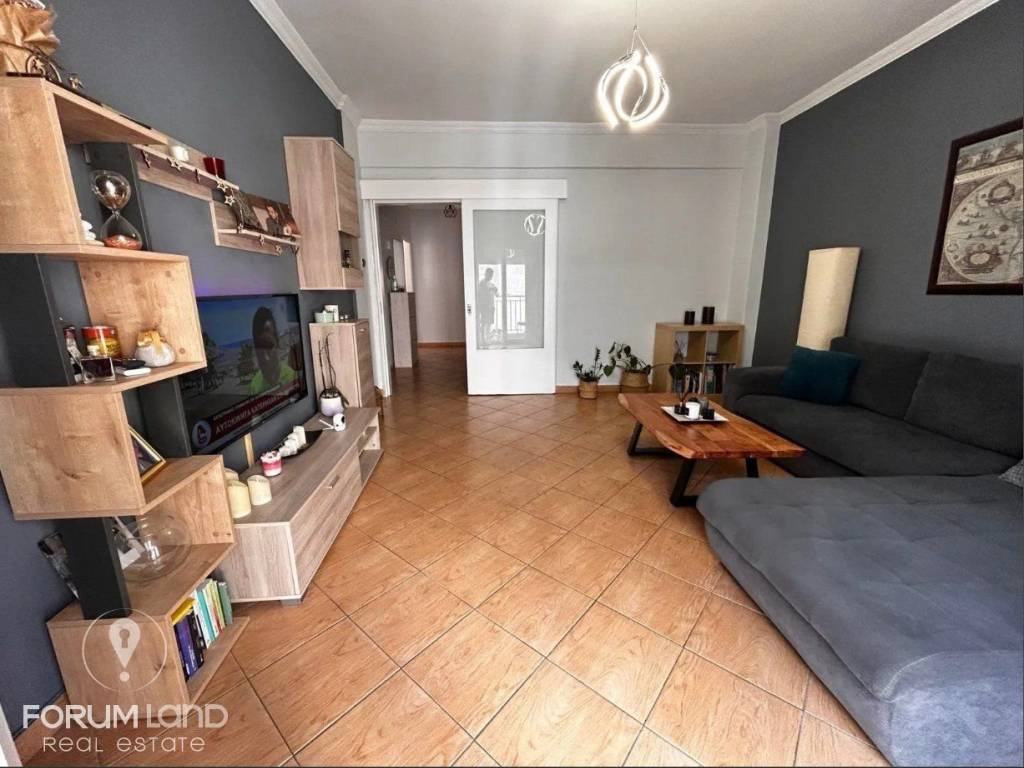 Forumland Real Estate, Σαλόνι