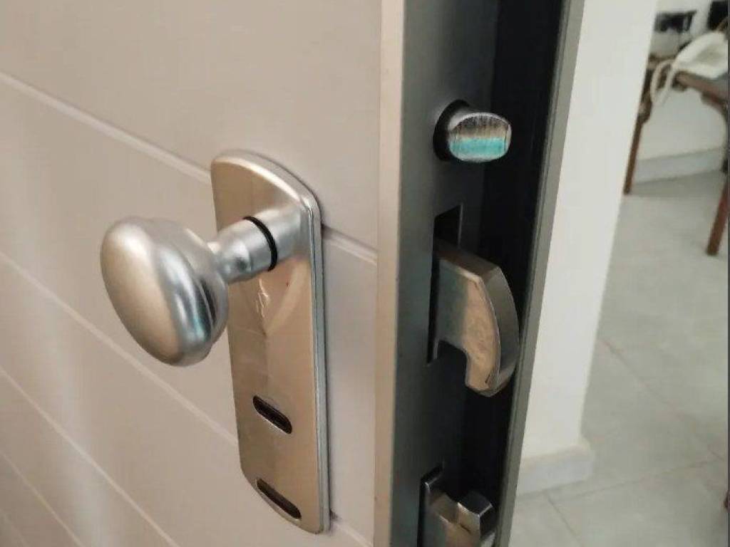 Forumland Real Estate,θωρακισμένη πόρτα