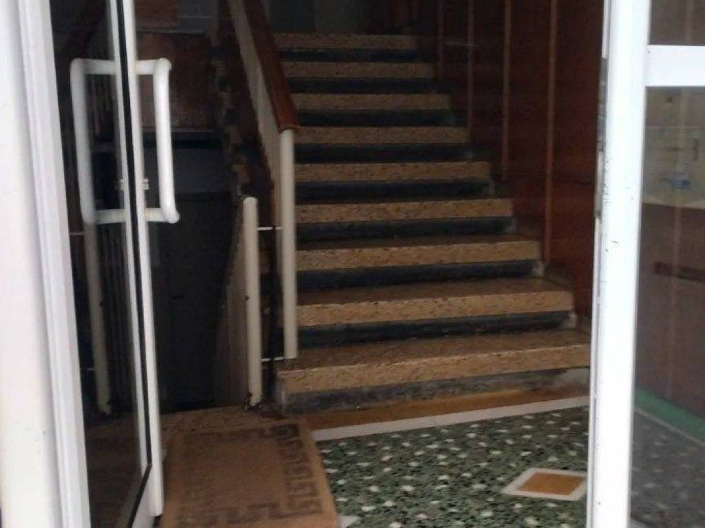 Forumland Real Estate, Είσοδος