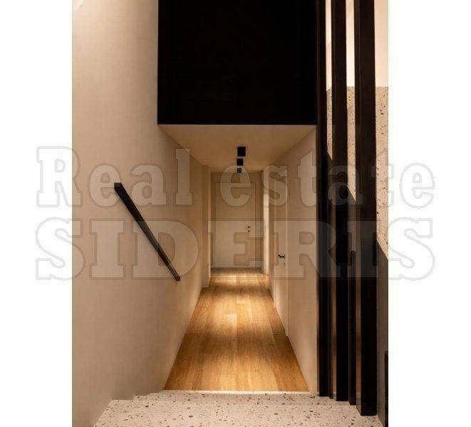 Εσωτερική σκαλα υπογείου