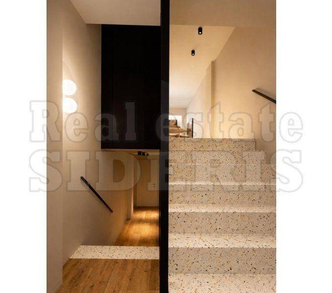 Εσωτερική σκαλα υπογείου