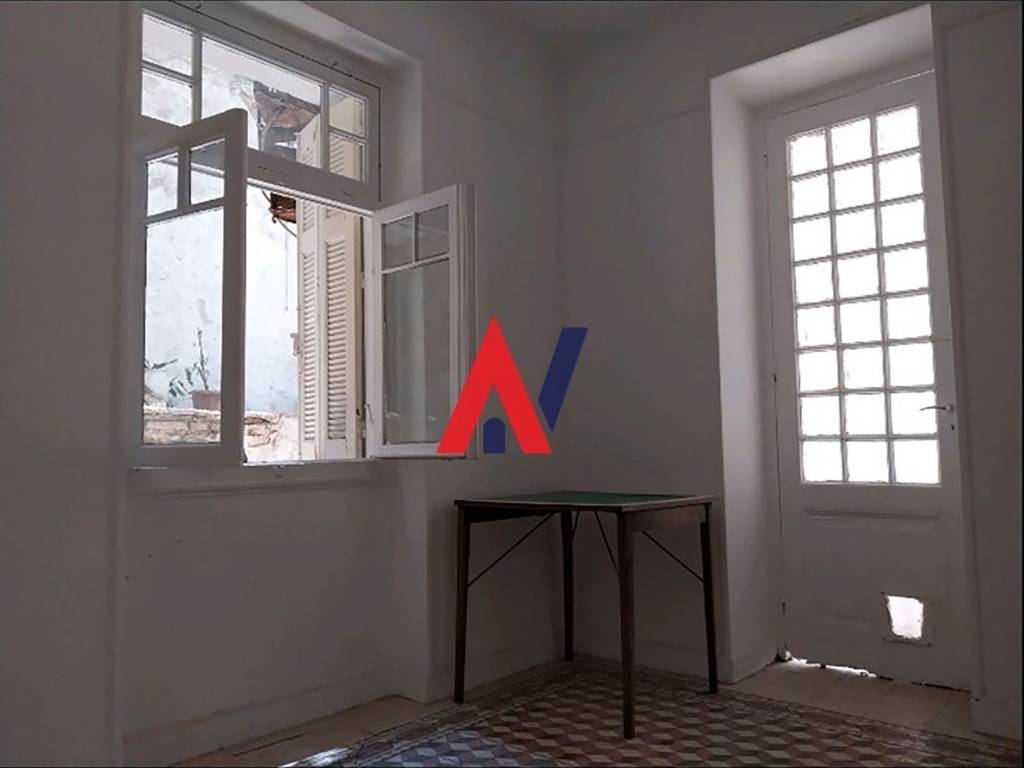 2 : Ιπποκράτους 144, Αθήνα.jpg