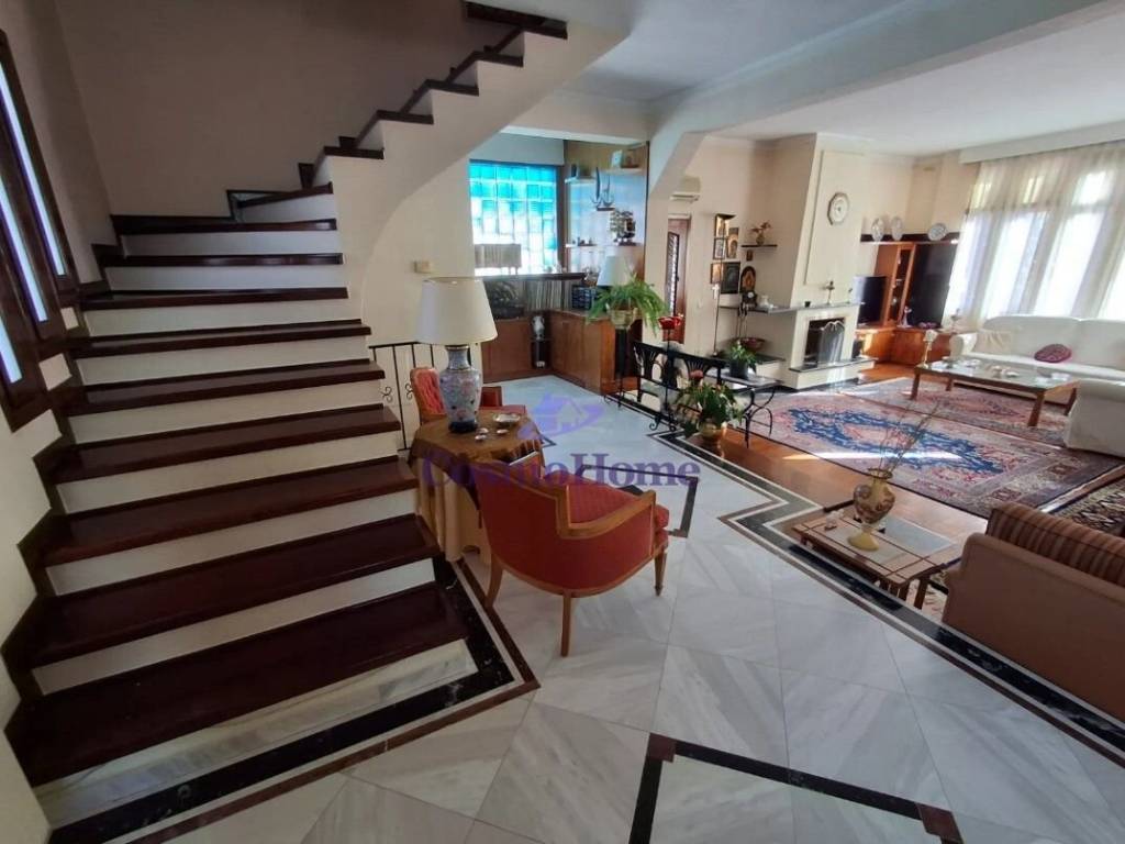 SALONI | ESOTERIKES SKALES