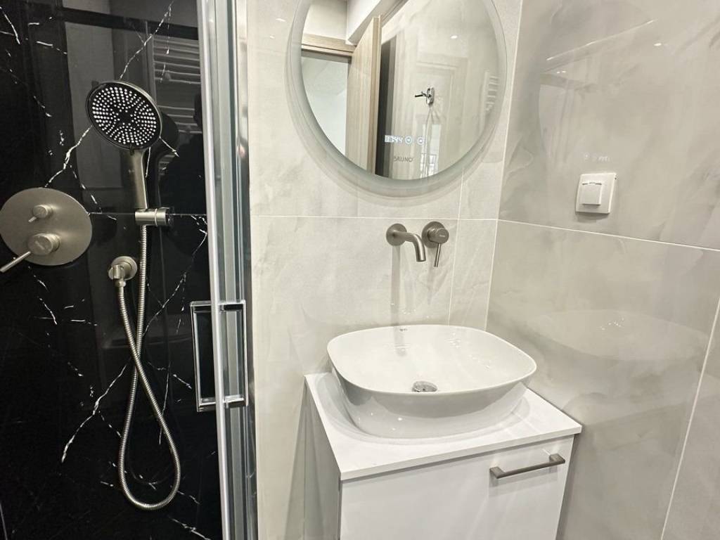 Forumland Real Estate, Μπάνιο