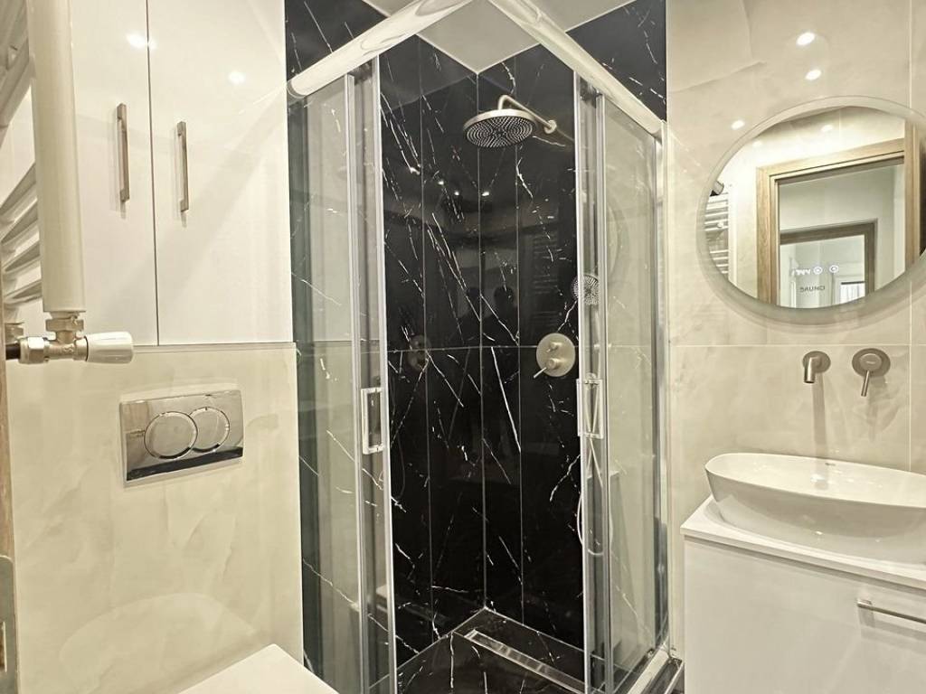 Forumland Real Estate, Μπάνιο