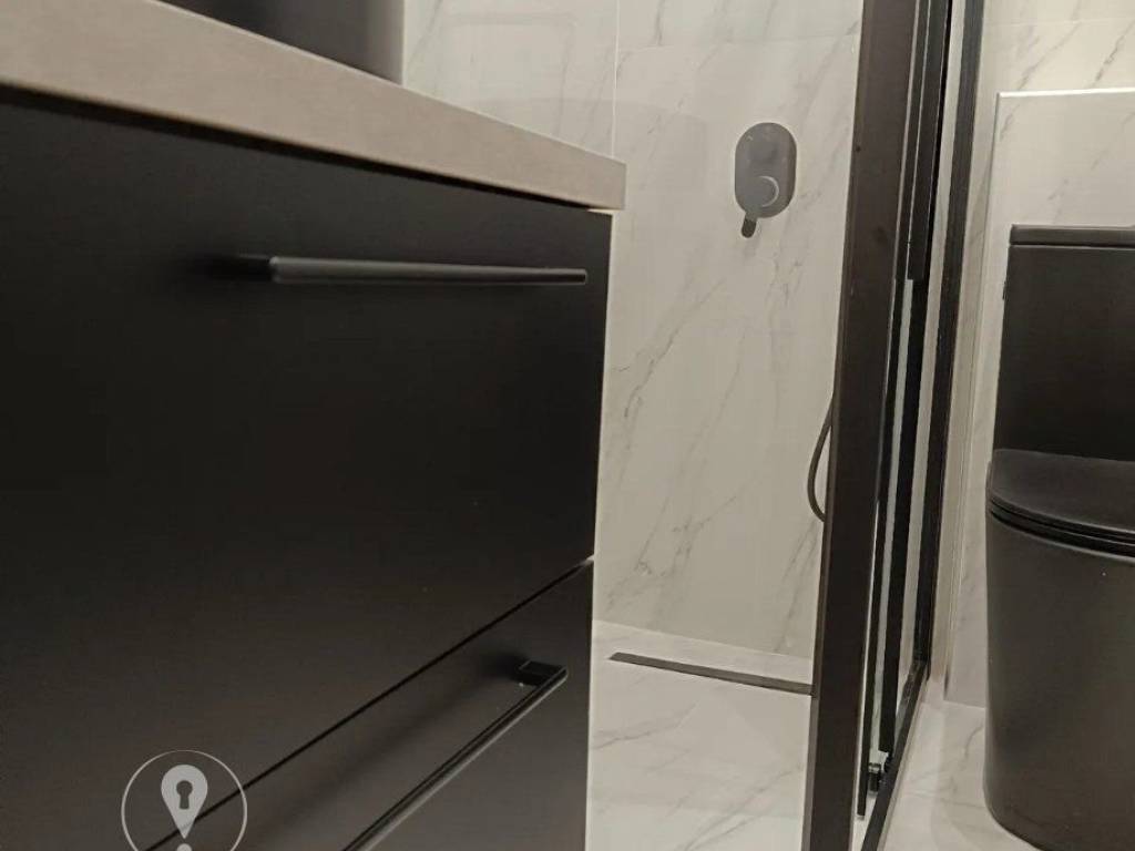 Forumland Real Estate, Μπάνιο