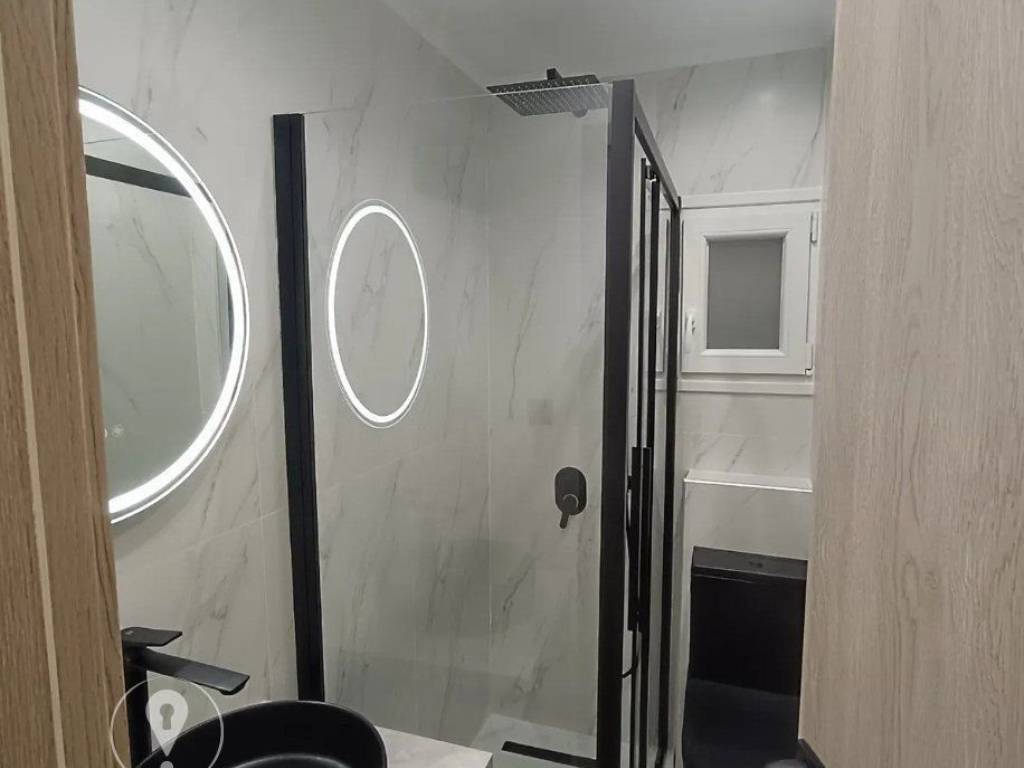 Forumland Real Estate, Μπάνιο