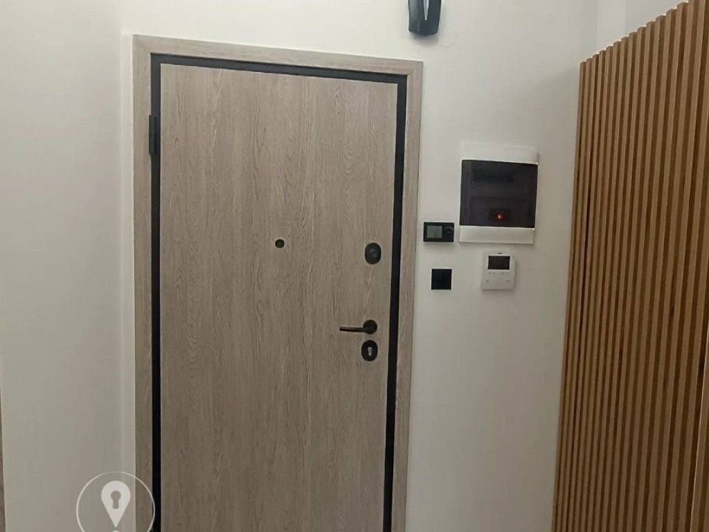 Forumland Real Estate, Θωρακισμένη πόρτα