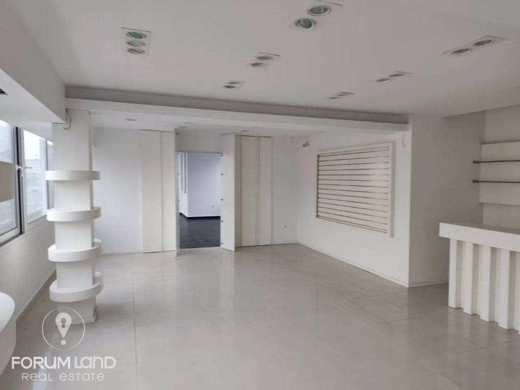 Forumland Real Estate, Εσωτερική όψη