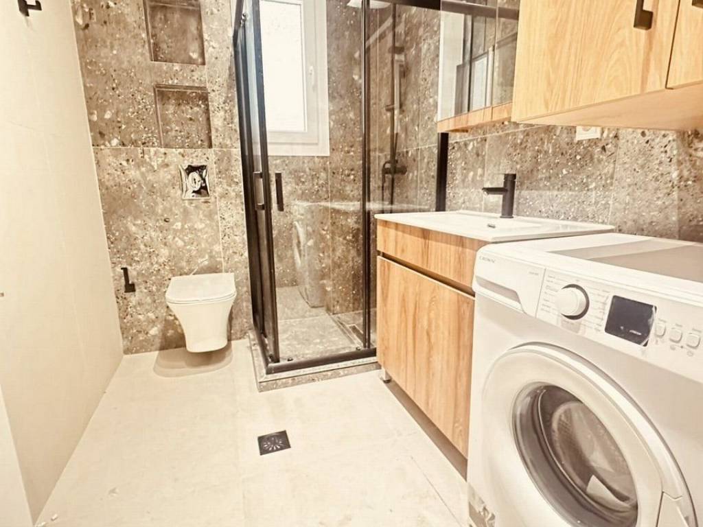 Forumland Real Estate, Μπάνιο