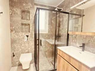 Forumland Real Estate, Μπάνιο