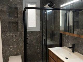 Forumland Real Estate, Μπάνιο