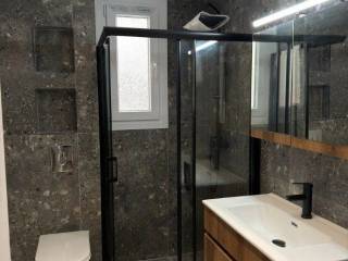 Forumland Real Estate, Μπάνιο