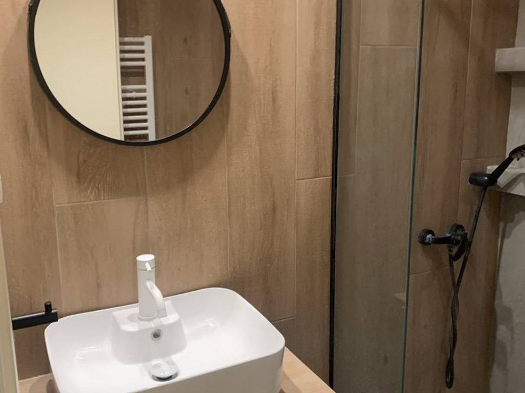 Forumland Real Estate, Μπάνιο