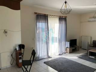 Ενιαίος χώρος κουζίνας - καθιστικού - τραπεζαρίας