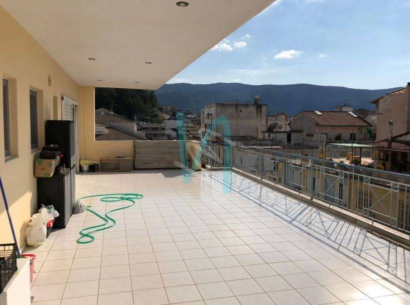 Mpalkoni me anoichte thea ste thalassa