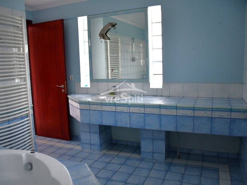 ΚΥΡΙΩΣ ΜΠΑΝΙΟ - ΛΟΥΤΡΟ