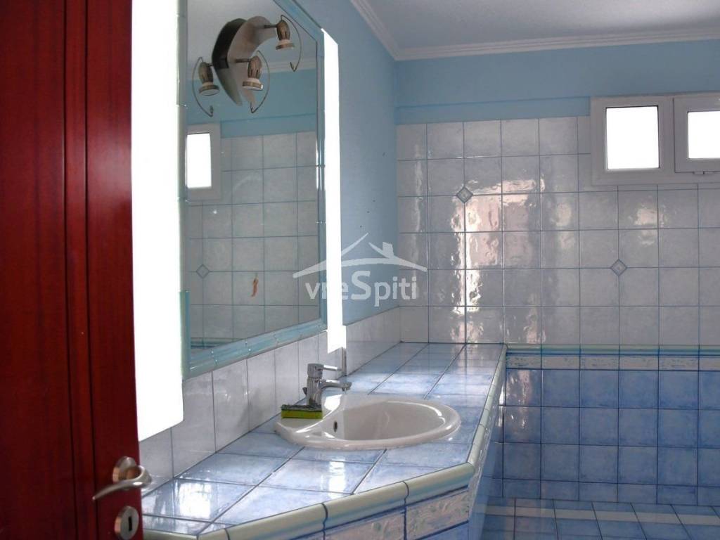 ΚΥΡΙΩΣ ΜΠΑΝΙΟ - ΛΟΥΤΡΟ