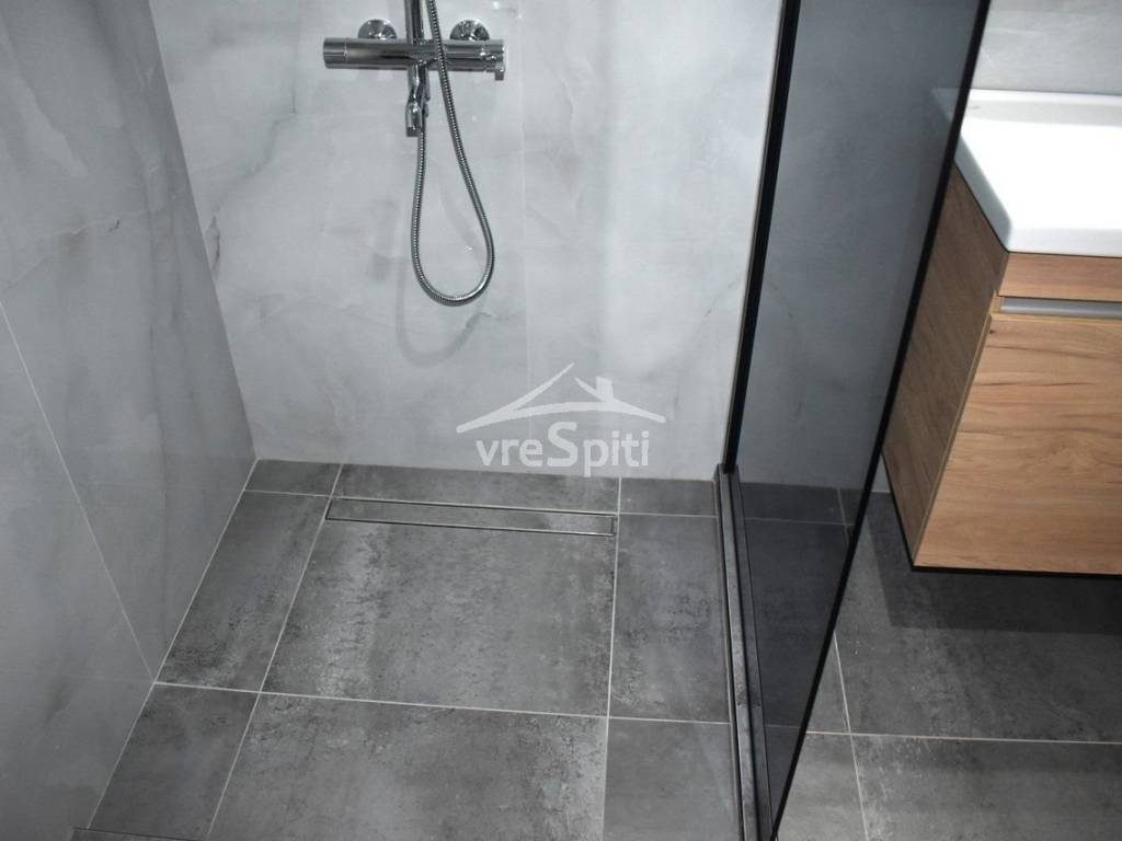 ΚΑΜΠΙΝΑ ΛΟΥΤΡΟΥ