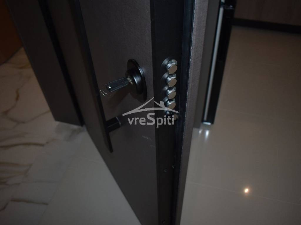 ΘΩΡΑΚΙΣΜΕΝΗ ΠΟΡΤΑ