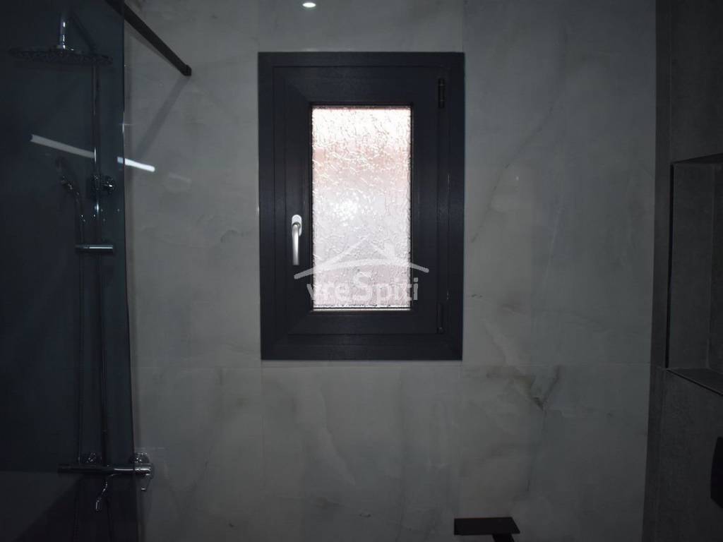 ΠΑΡΑΘΥΡΟ ΛΟΥΤΡΟΥ