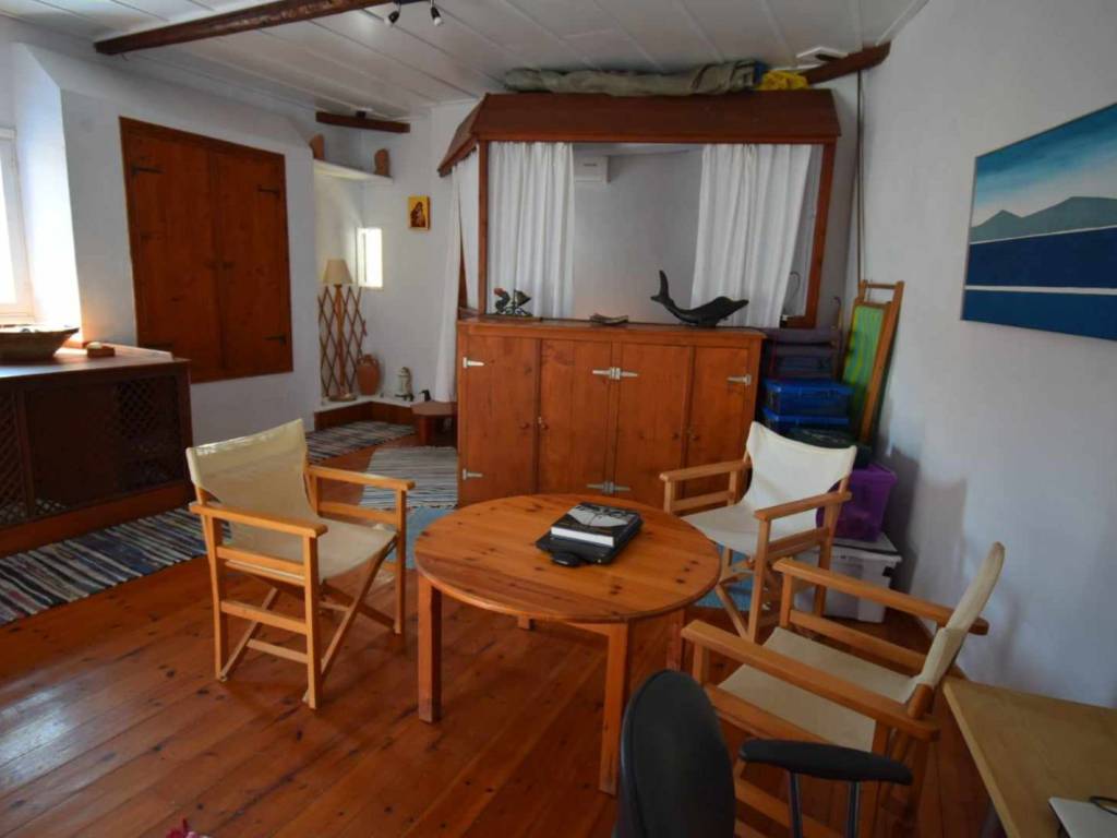 Saloni poy mporei na ginei  kai deytero ypnodomatio