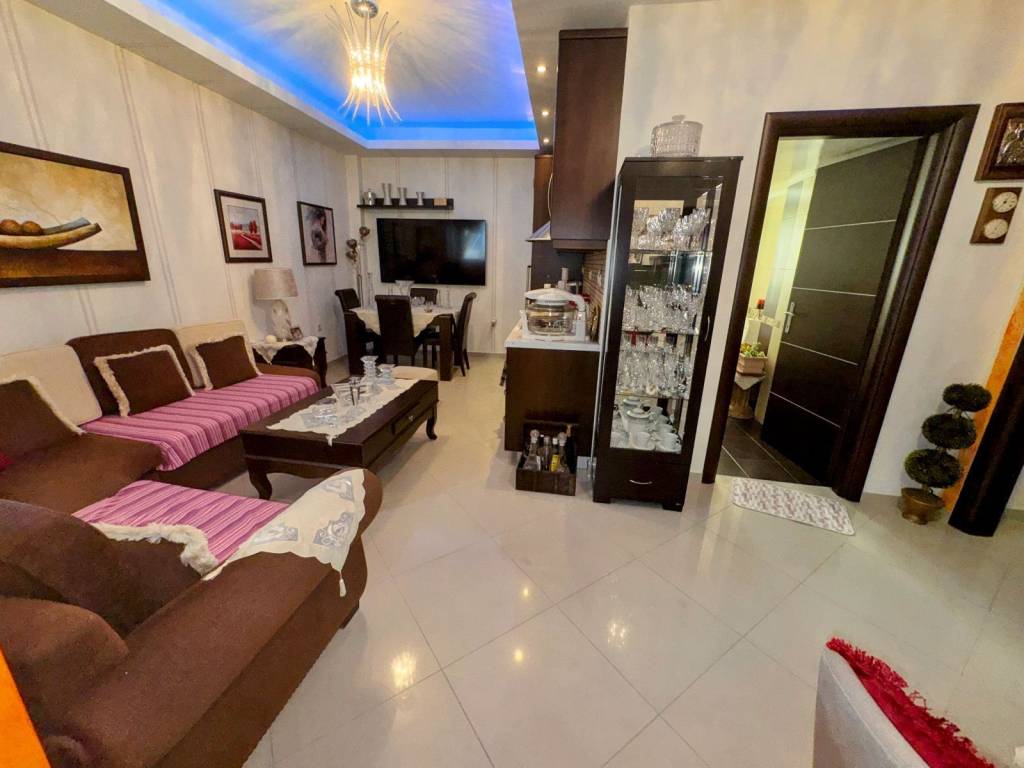 χωλ, κουζίνα και σαλόνι