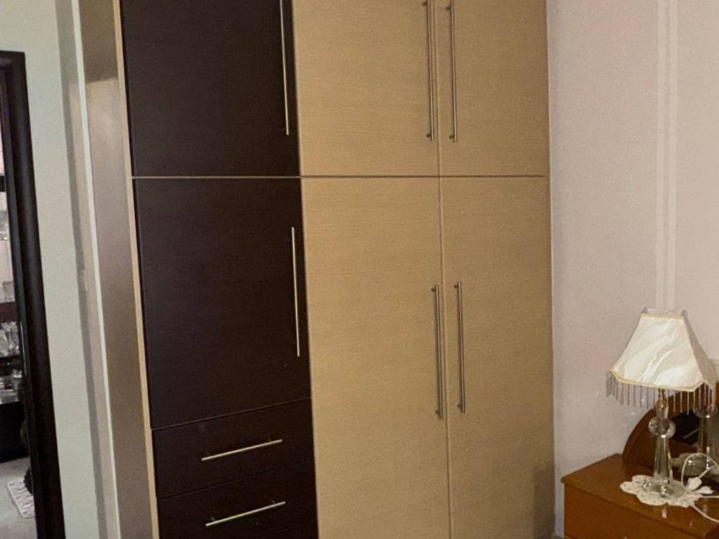 τρίφυλλη ντουλάπα υπνοδωματίου