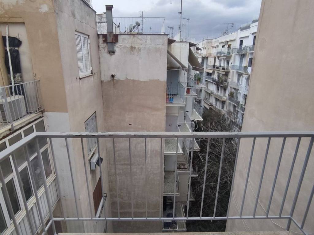 πίσω μπαλκόνι