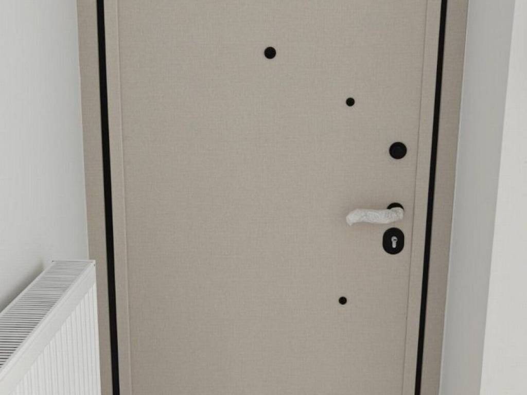 Forumland Real Estate, Πόρτα ασφαλείας