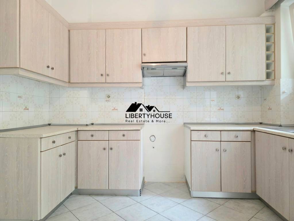 Me polloys apothekeytikoys choroys