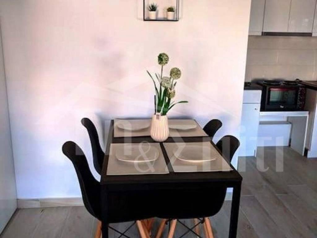 1ος όροφος: Σαλονοκουζίνα