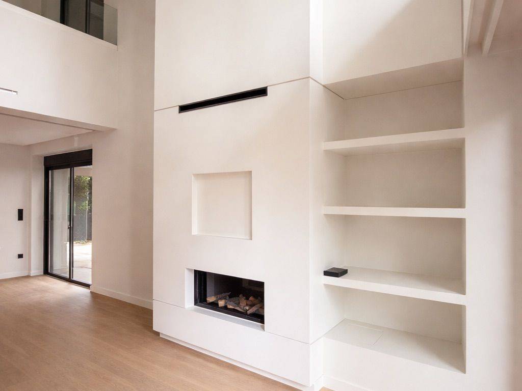 Tzaki kai entoichismene bibliotheke