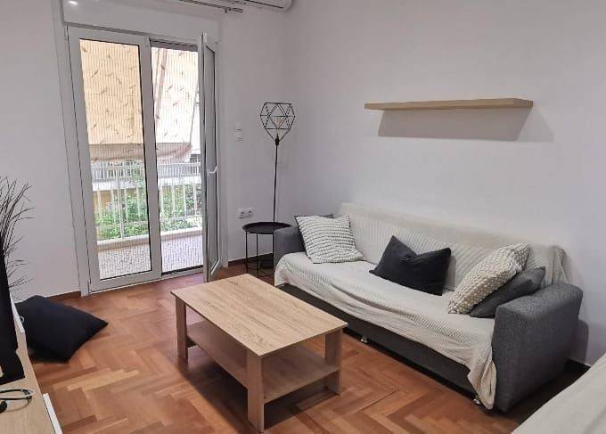 Enoikiase pleros anakainismeno kai epiplomeno diamerisma