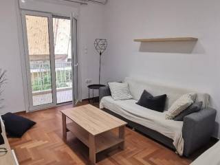 Enoikiase pleros anakainismeno kai epiplomeno diamerisma