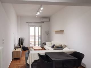 Enoikiase pleros anakainismeno kai epiplomeno diamerisma