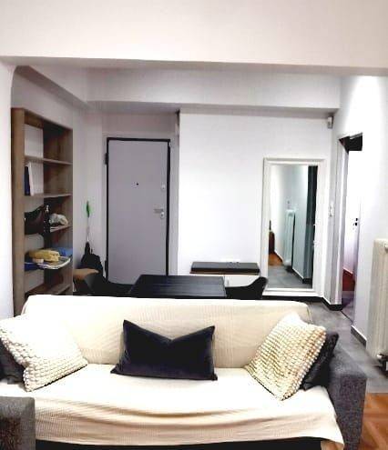 Enoikiase pleros anakainismeno kai epiplomeno diamerisma