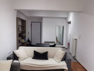 Enoikiase pleros anakainismeno kai epiplomeno diamerisma