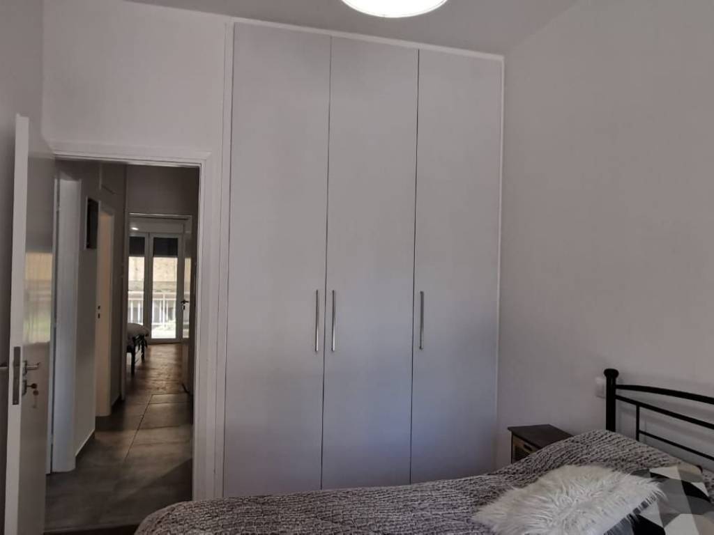 Enoikiase pleros anakainismeno kai epiplomeno diamerisma